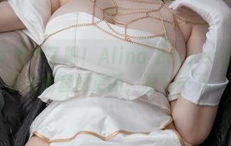 这也太魔性了吧！Alina Becker的莱诺尔最新套图更新，预警一下。