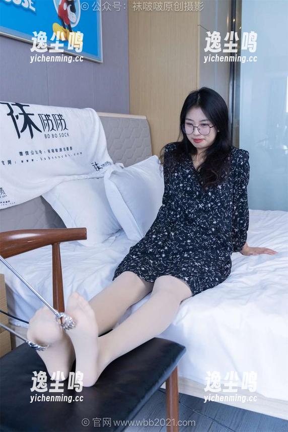 BoBoSocks袜啵啵-稚予 BoBoSocks袜啵啵 - 黑棉袜与稚予的快乐写真,一场无目的的闲聊