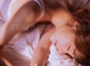 GIRLT果团网 – 夏日风格的周晓唯，高清照片里的味道，仿佛又被拉回了那个疯狂的夏天。