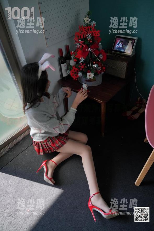 IESS异思趣向 - 翻开婉萍的写真书，肉丝和玫瑰这对冤家？