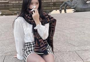 微密圈 – 好想把July芝岚的香足图包精选全都揽入怀中，但每次都只敢偷偷瞄一眼。