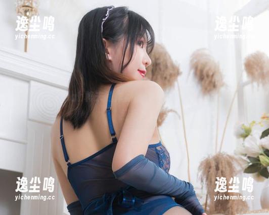 体操服让Leah梓未的作品撩动心弦，观看时我竟有些红晕。