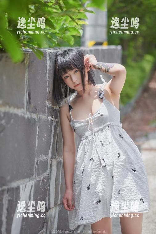 来！拿去免费的Maruemon(마루에몽)空姐图包，看她怎么优雅捧杯