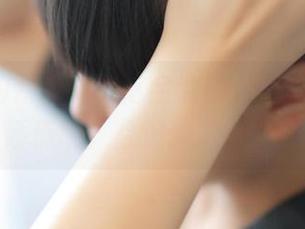 ROSI的双马尾，这全套图片里暗藏了多少娇俏呢？想追踪她的发丝…