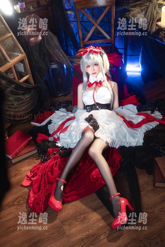 Tomoyo酱 Tomoyo酱的连体衣写真:好像把秋天穿进我的相册里了!