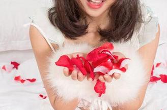 UGirls尤果网 – 保持冷静！陈雅漫的粉色写真已经潇洒入驻网盘。下载需谨慎，心跳加速哦！