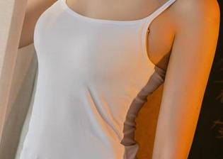 UGirls尤果网 – 当黛蓓琪短裙摇曳：高清套图，像在月光下的舞步
