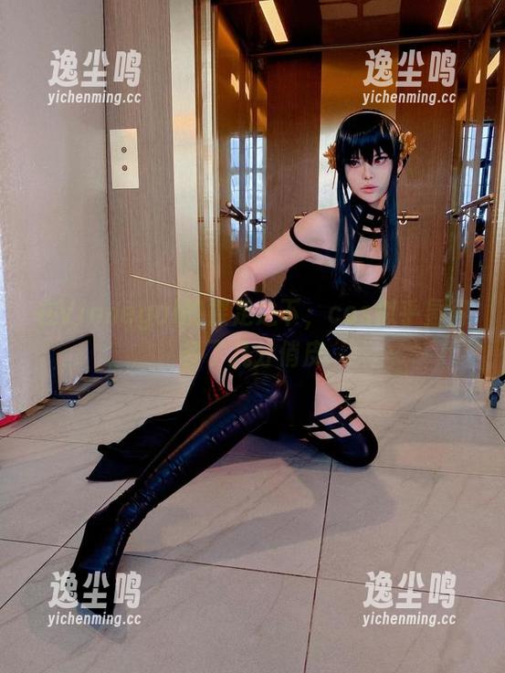 Vinnegal 在Vinnegal的裸足之下,cos似乎显得多了几分俏皮