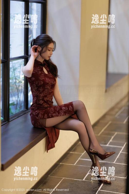 Xiuren秀人网 - Olivia童安琪的红裙写真集，话说，这资源能不能分享多点？