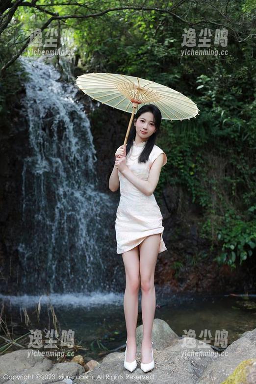 Xiuren秀人网 - mini米妮的制服系列：什么时候才能找到我的完美制服？
