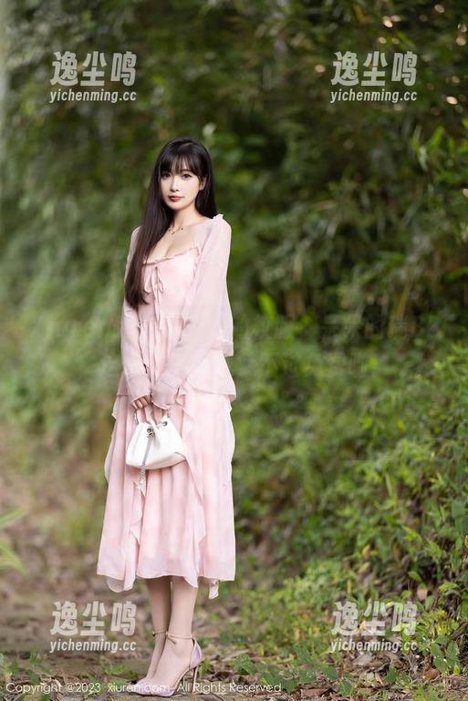 Xiuren秀人网 - 她的校服，呆呆的瑞BB，这份作品很贼，不过免费啦！