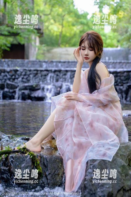 Xiuren秀人网-心妍公主 Xiuren秀人网 - 心妍公主的女王图集,定制的不止是服装,还有那份气场吧?