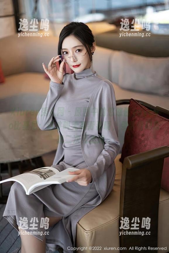 Xiuren秀人网 - 原图中的悠悠酱yoyoyo比基尼：这才叫无畏青春啊，羡慕得我直想二次元出逃。