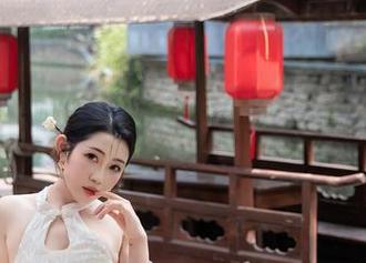 Xiuren秀人网 – 爱酱里的吊带不断翻新，图包里的浪迹天涯已开启！