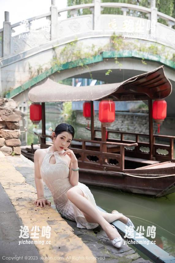 Xiuren秀人网 - 爱酱里的吊带不断翻新，图包里的浪迹天涯已开启！
