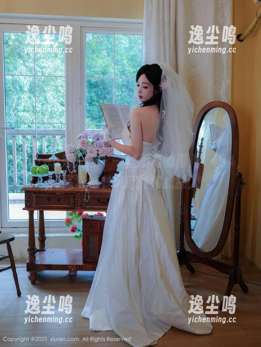 Xiuren秀人网 - 一丝不苟的雨儿1494，高清秘书风范竟如此撩人