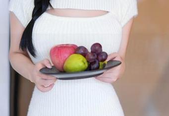 Xiuren秀人网 – 分享黄婧GIGI最新办公室小窍门：如何让同事以为你在加班？