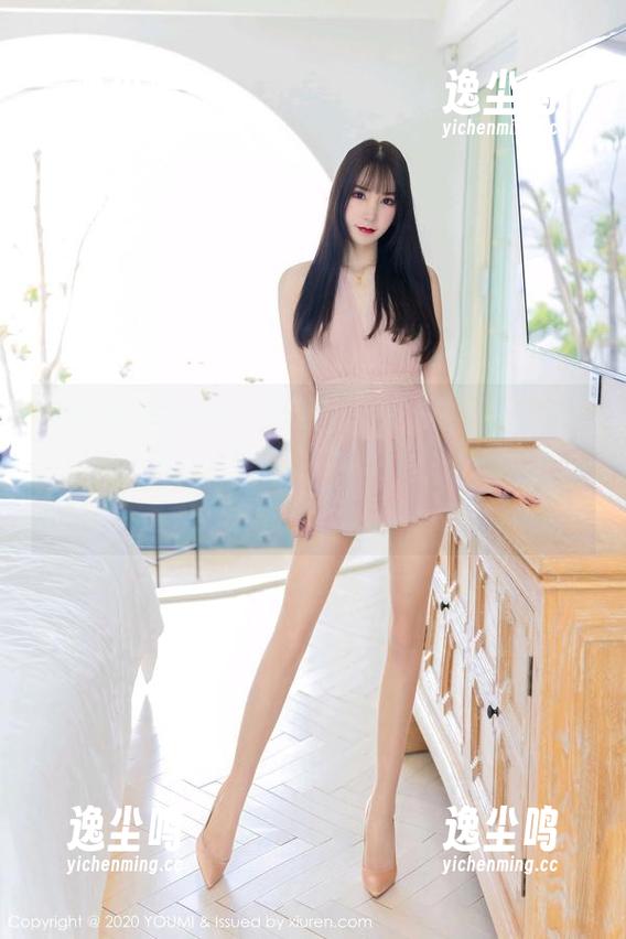 YouMi尤蜜荟 - 腾空而起的那一瞬，唐婉儿Lucky的泳装写真仿佛有着自己的小宇宙跳跃。