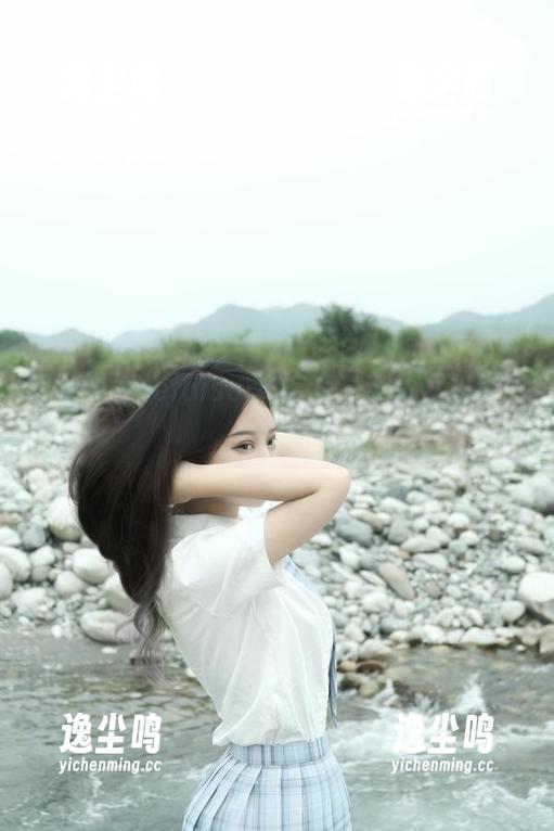 女仆长裙+eloise软软=写真革命，调皮又不失优雅