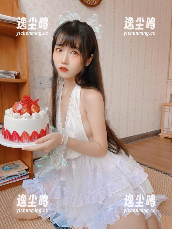 不呆猫的写真虎视眈眈：每一张白裙图集，都是在干什么呢？