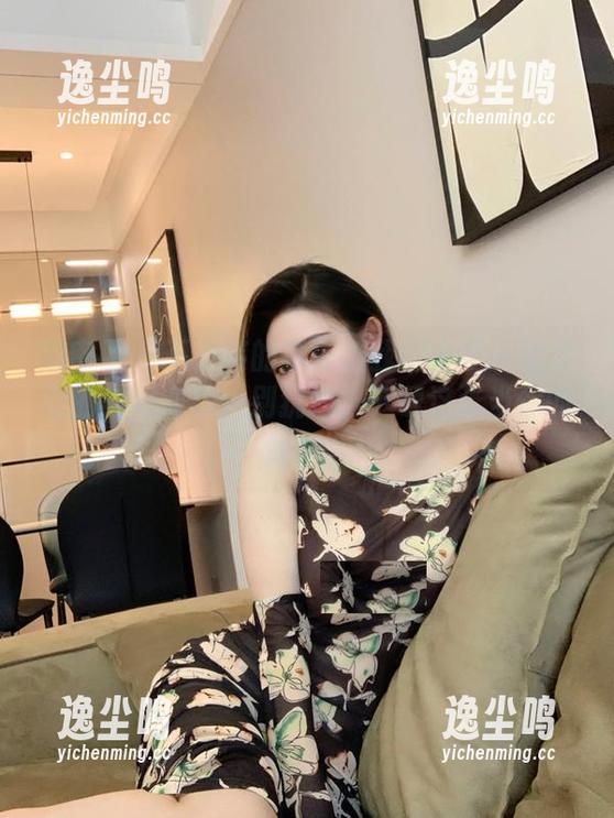 微密圈 - 不爱笑的赛琳给我们上了一堂生动的身材课程，别犹豫，下载这张当你的“教材”！