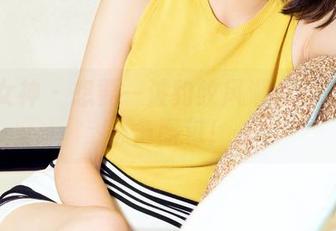 克拉女神 – 想要一波豹纹风潮？下载诗雯必备图包！