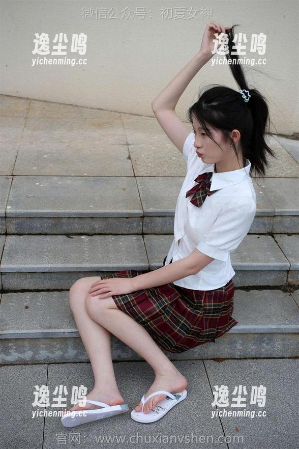 初夏女神 - 图集分享，安妮的浅装车模，轻松搞定你的审美疲劳！