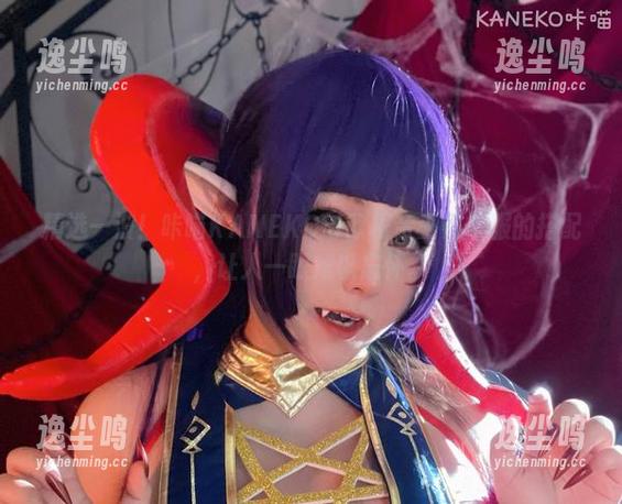 精选一波！咔喵KANEKO与欧根亲王赛车服的搭配，让人一眼难以忘怀。