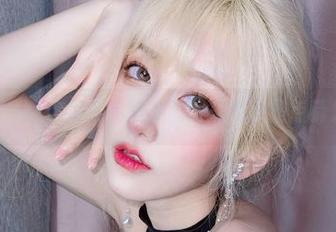 啾小妍Deer这组私拍图集，丝袜简直是点睛之笔啊！