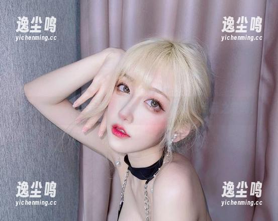 啾小妍Deer这组私拍图集，丝袜简直是点睛之笔啊！