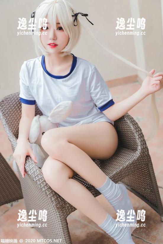 投入喵糖映画的怀抱，下载《绿民俗JK》写真集，双手举杯庆祝吧