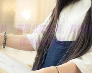 头条女神 – 美图分享时间，莫晓希的优雅腿线让人眼馋。