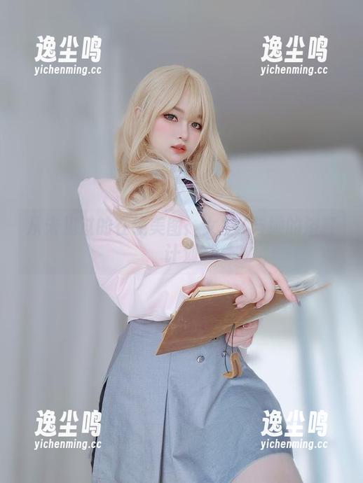 从未见过的在线美图：女主K与她的浴缸计划