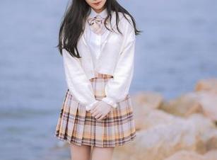 精选妍子坚不可摧婚纱的图片，流露出种难以言喻的美，居然能让人失神。