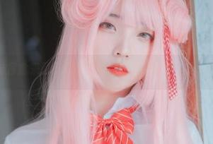 宋哈娜的网袜盲盒来了，你敢下载她的作品集吗？错位的美不常见！