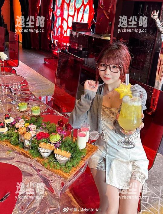 免费写真亮相，宝儿mysterial的御姐气质，激烈得让人措手不及。
