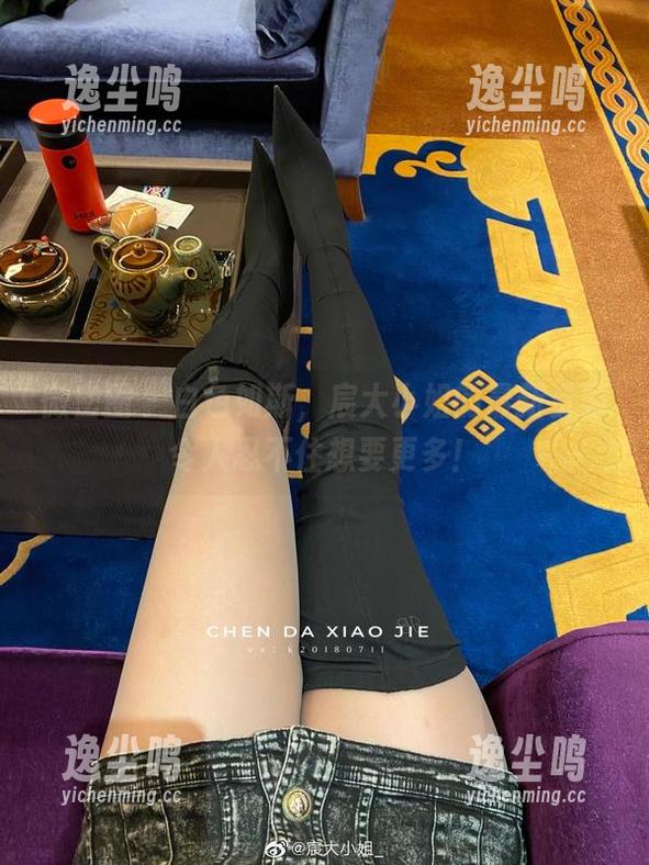 微密圈 - 白色如斯，宸大小姐的最新资源令人忍不住想要更多！