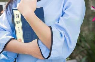 尤果网 – 最新泳装登场，糖果博主又在张嘴了，这回是真“穿”出色哦！