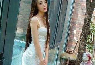 尤果网 – 莉恩与她的美腿写真：我只能默默地问，哪里有腿部训练班？