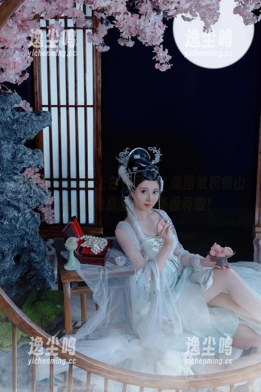 年年Nnian穿上白色网衫，美图堆积如山，别说我没提醒你图集很养眼！