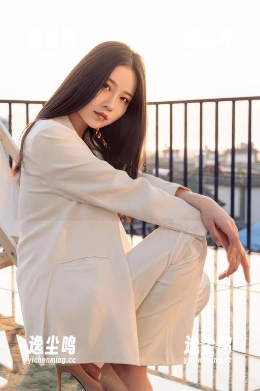 年年Nnian 年年Nnian无圣光大冒险:追逐那道日出的光环!套图送给你,别客气。