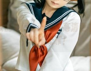 幼水铃衣的午间小调皮：高清更衣室合集，偷瞄无罪！