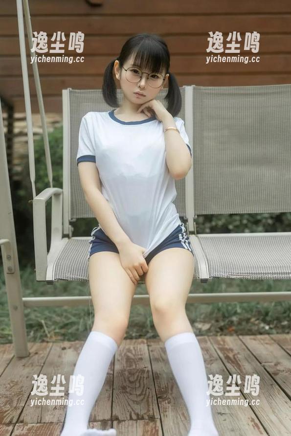 欢迎来到幼水铃衣的泳衣王国，图库里还有个不太严肃的你