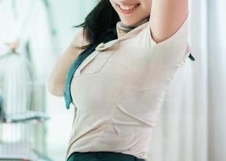 推女郎 – 纯小希的私拍写真，心中那双美足在等着我去发现！