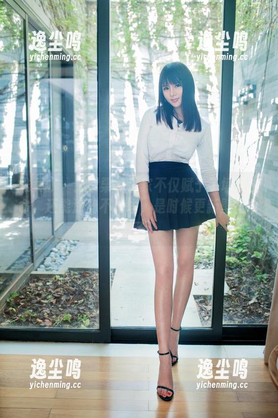 推女郎 - 艾栗栗的居家不仅赋予了墙壁生命，还能涂鸦不粘墙，是时候更新壁纸合集了！