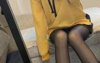 微密圈 – 提袜少女与高跟鞋：原图更新，不说再见的时刻。