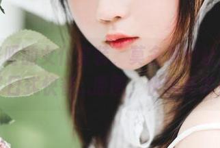 是依酱呀的女仆套装，莫名其妙让人想起了日式快餐…原图，快叫外卖！