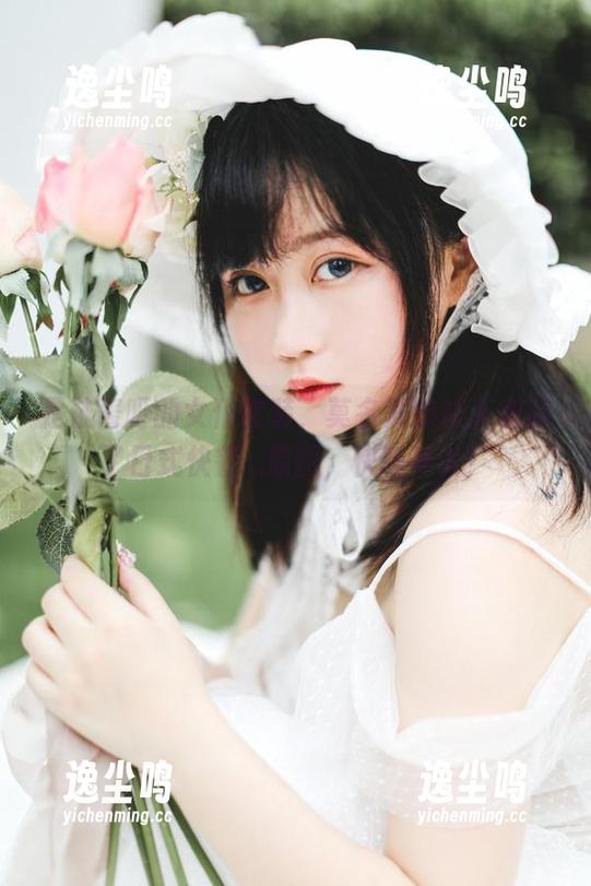 是依酱呀的女仆套装，莫名其妙让人想起了日式快餐...原图，快叫外卖！