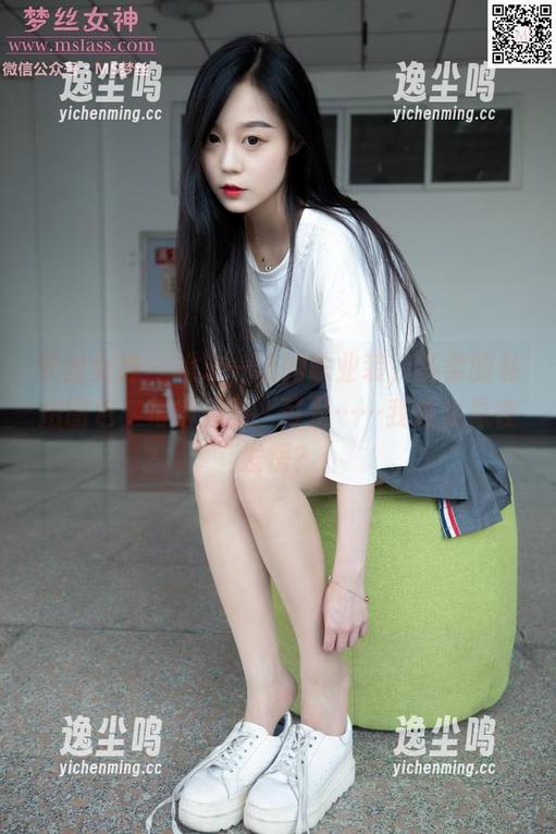 梦丝女神 - 水准一流的职业装，苏柔的私拍图包，值得点赞，可是……我怎么总在发愣？