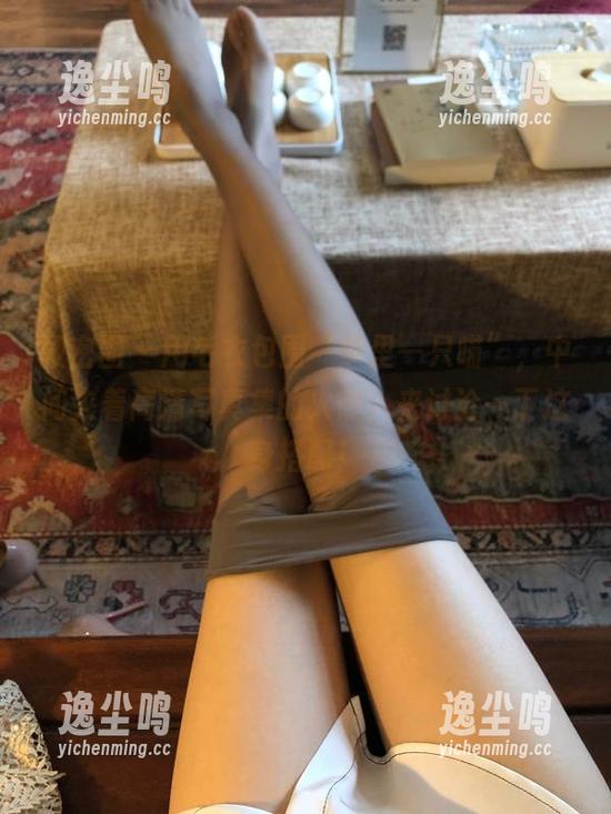 微密圈 - 用毛衣包围“梦里一只喵”，中间夹着高清写真集的火热，来讨论一下这身搭配！